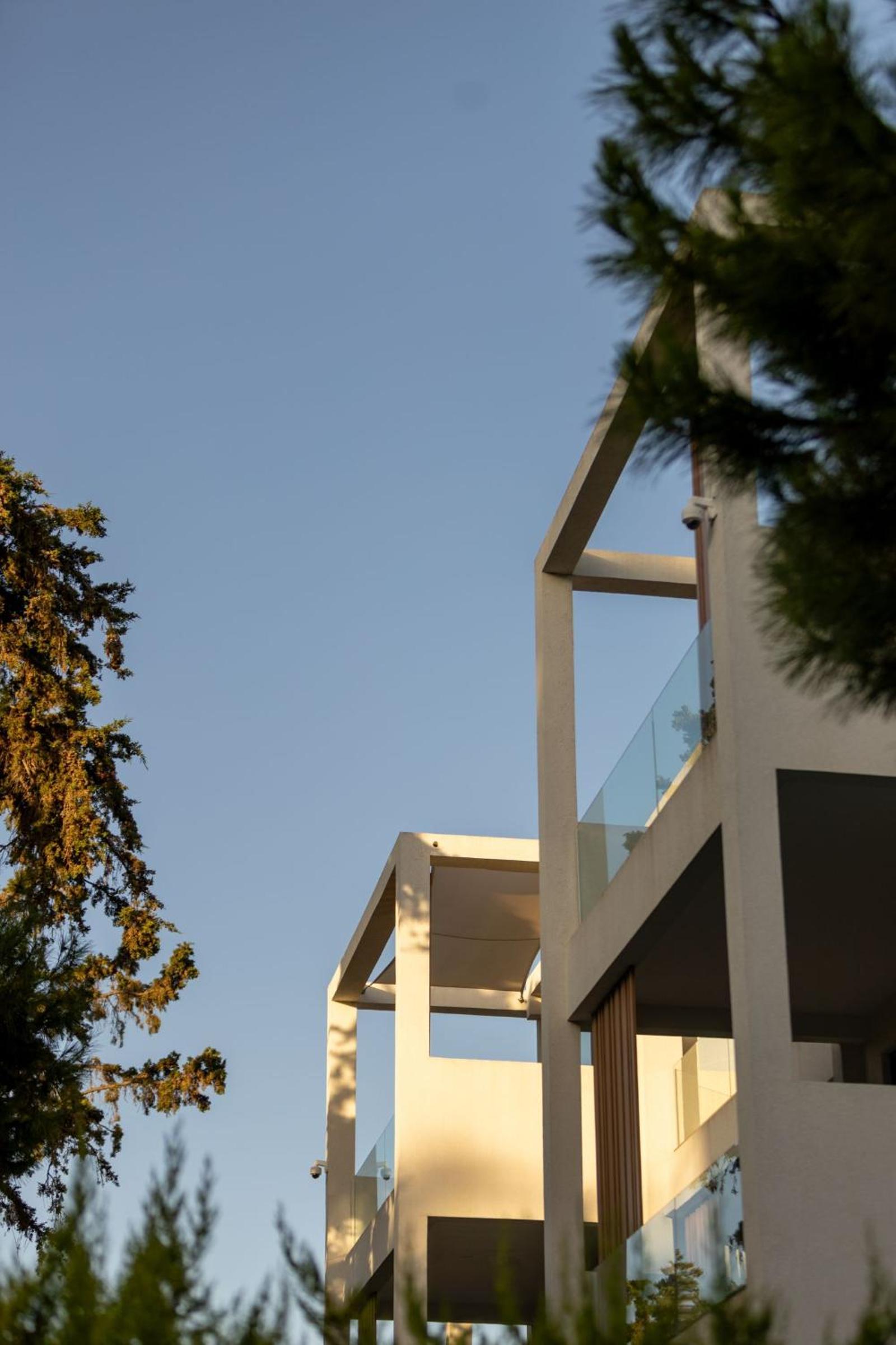 Azur Hotel