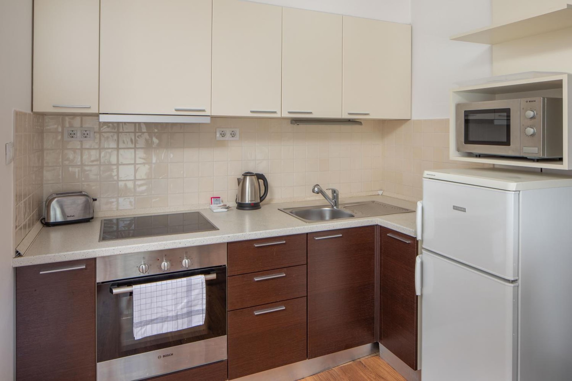 Escala Hotel & Suites
