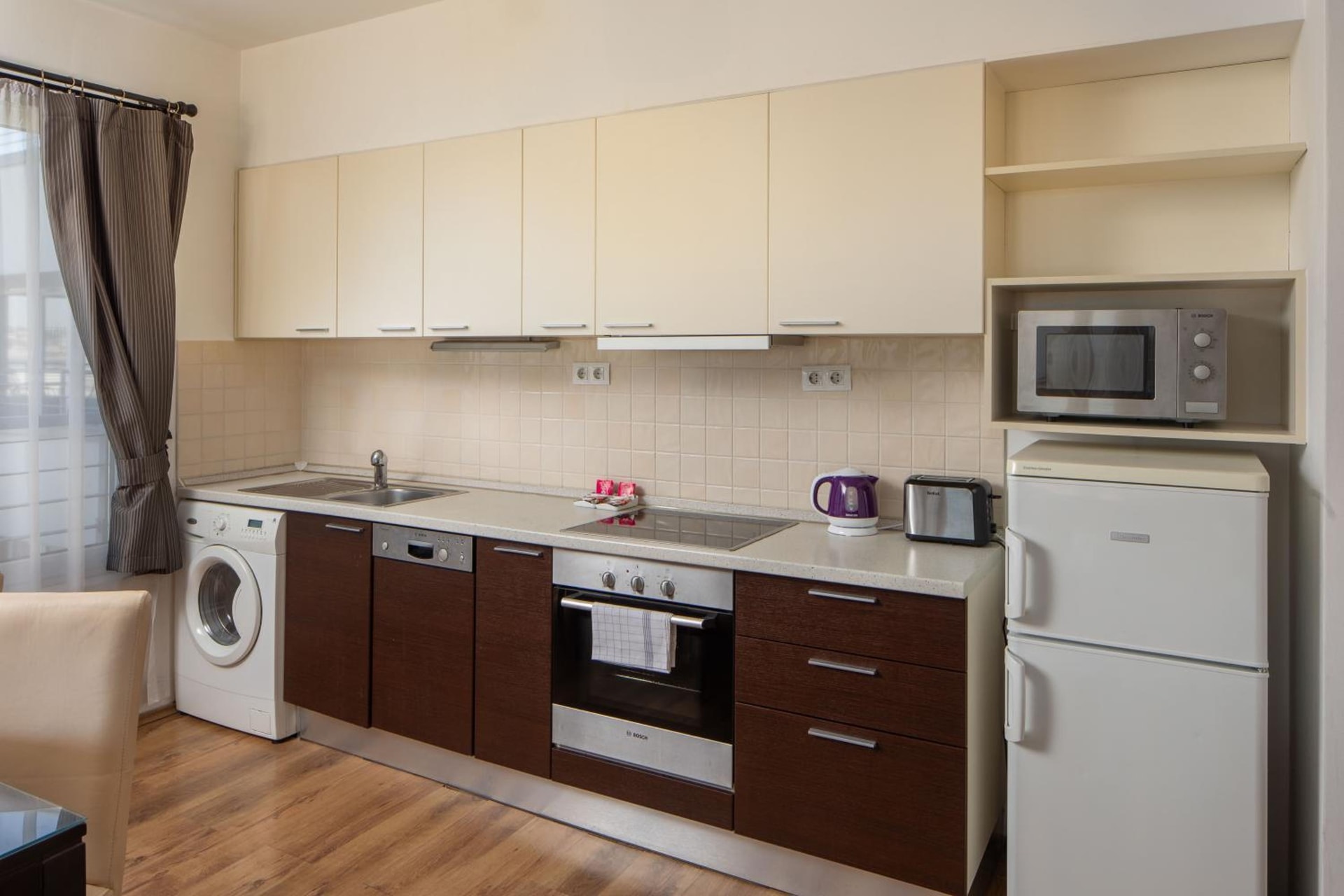 Escala Hotel & Suites