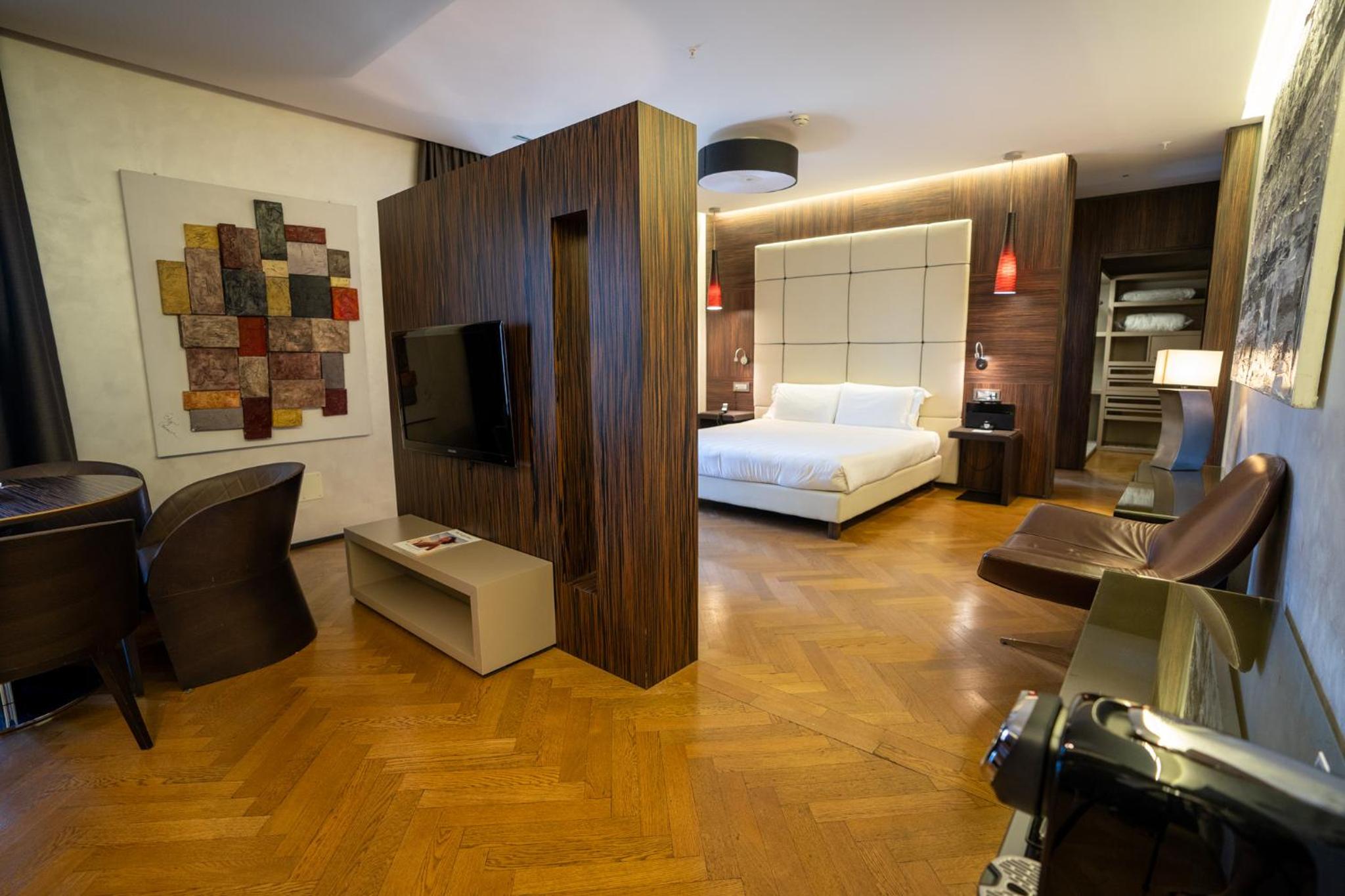 Divina Luxury Hotel