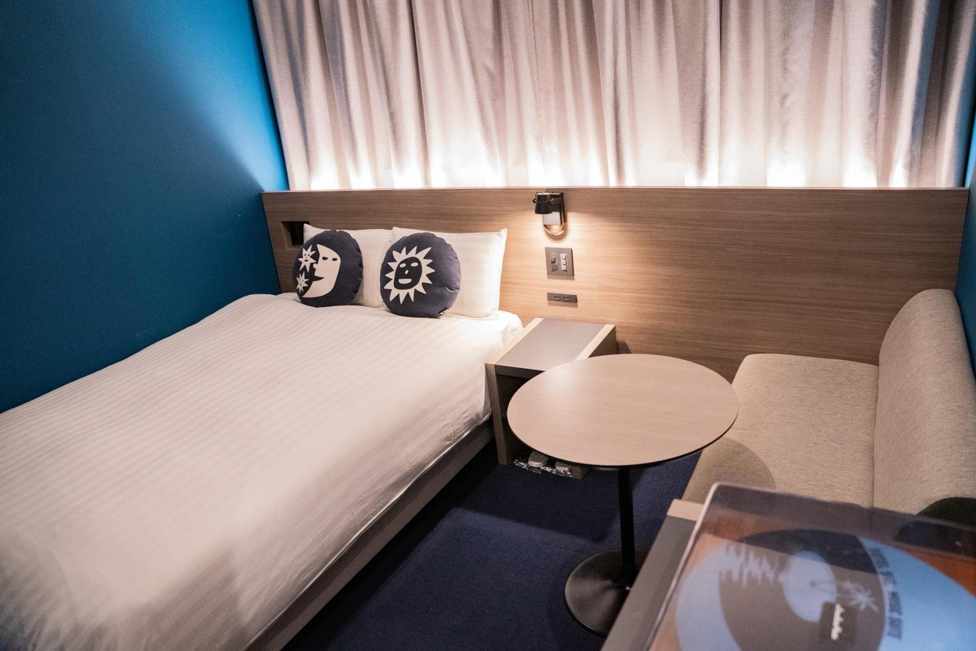 Hotel She, Osaka