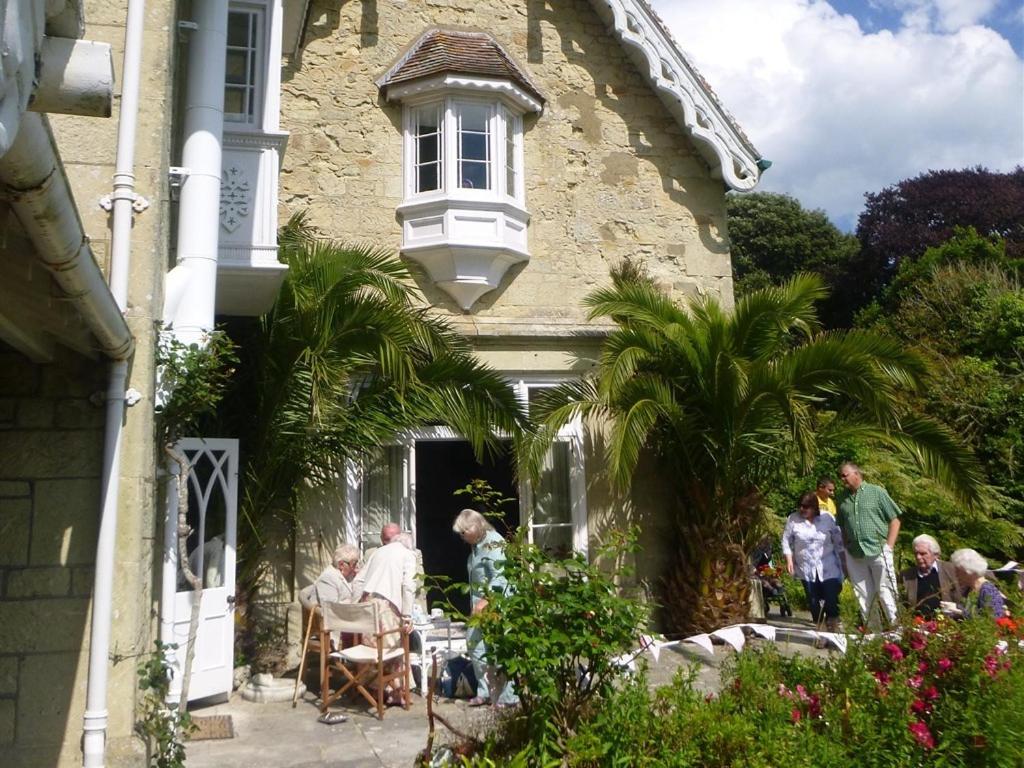 Lisle Combe