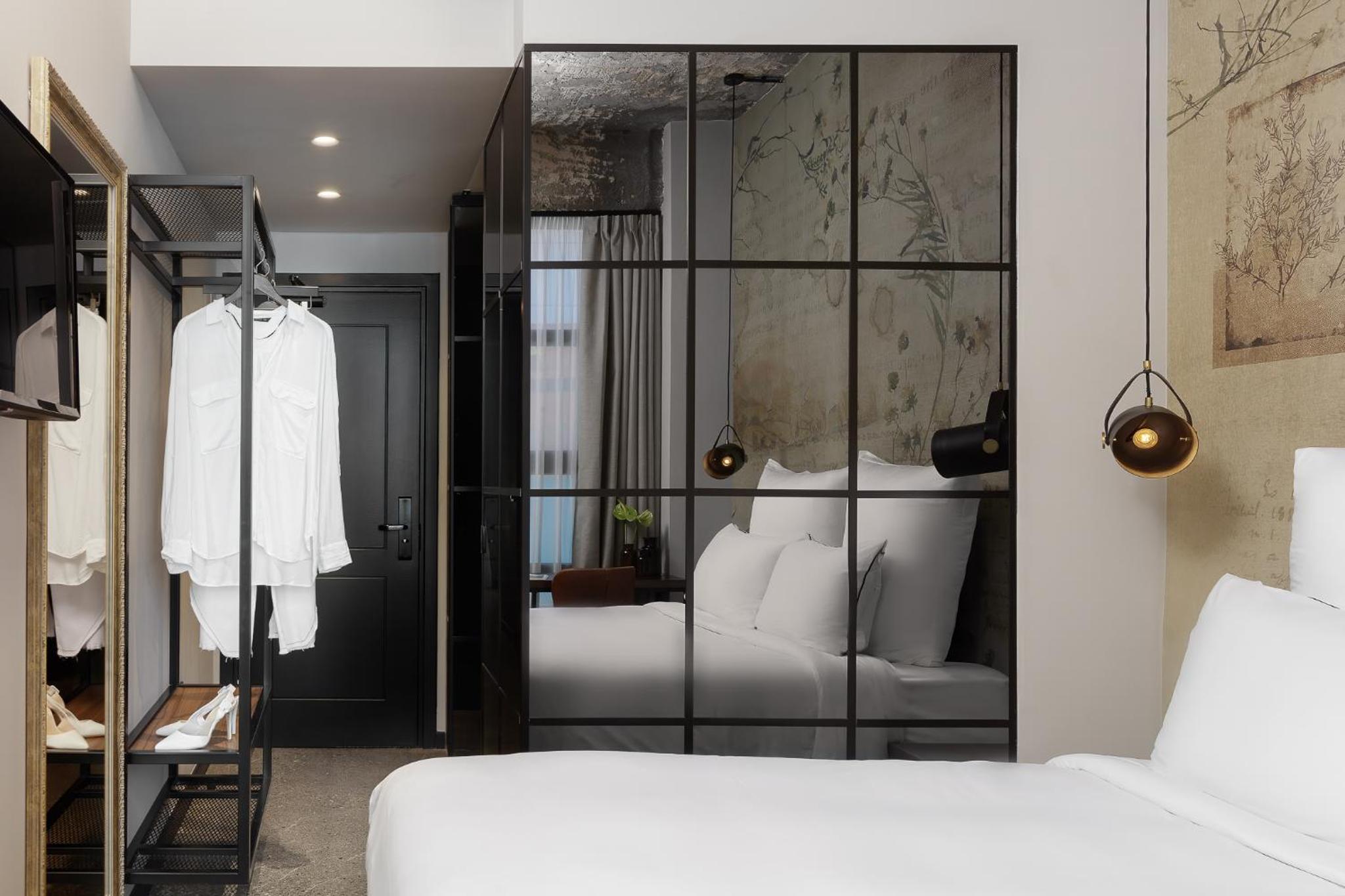 Anise Aluma Athens, Tapestry Collection by Hilton