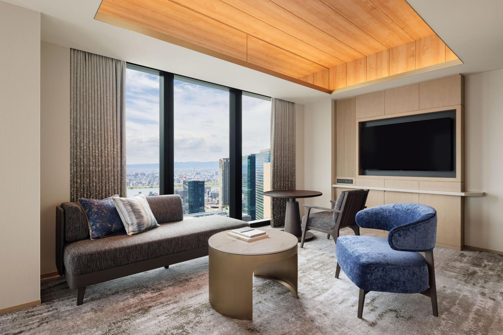 THE OSAKA STATION HOTEL, Autograph Collection