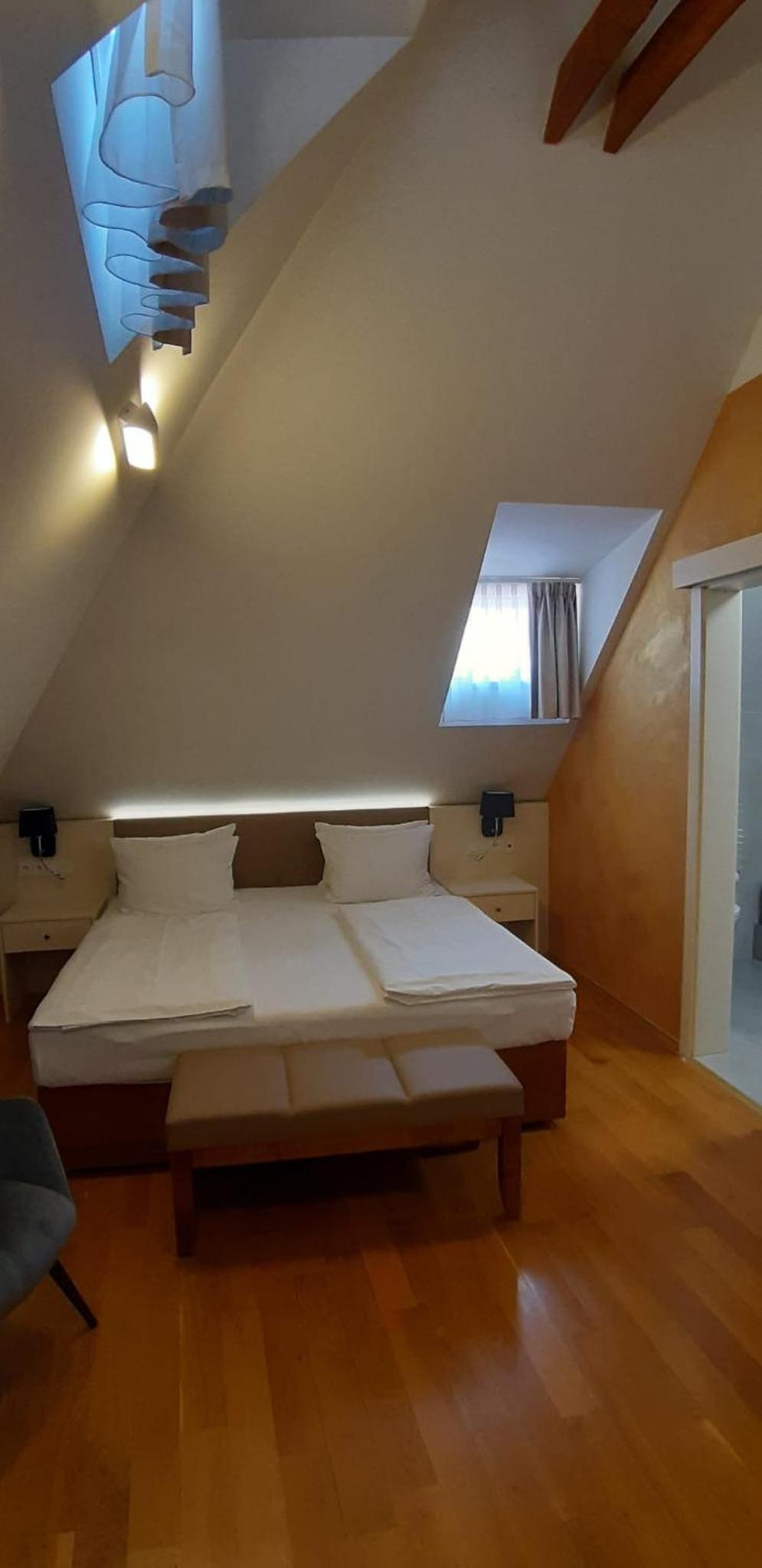 LH Hotel Golden Wheel