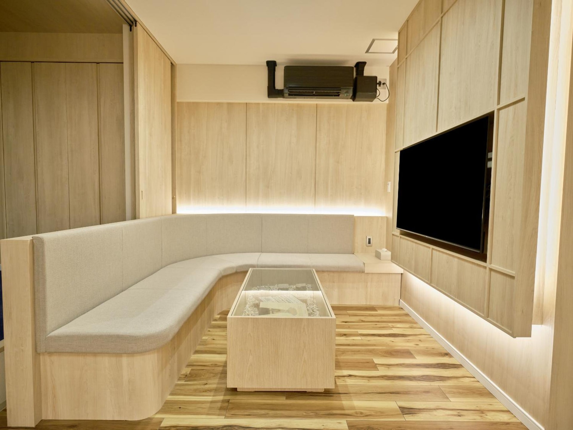UH Suite Namba Station