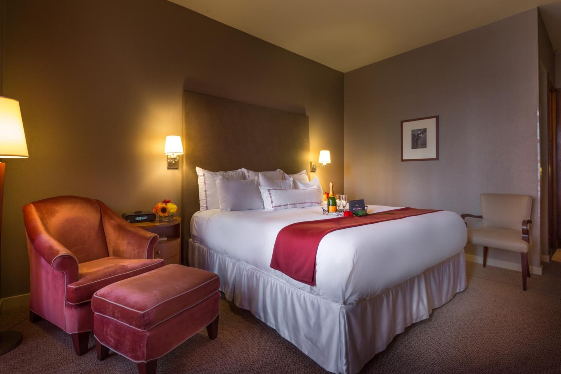 Hotel Giraffe by Library Hotel Collection