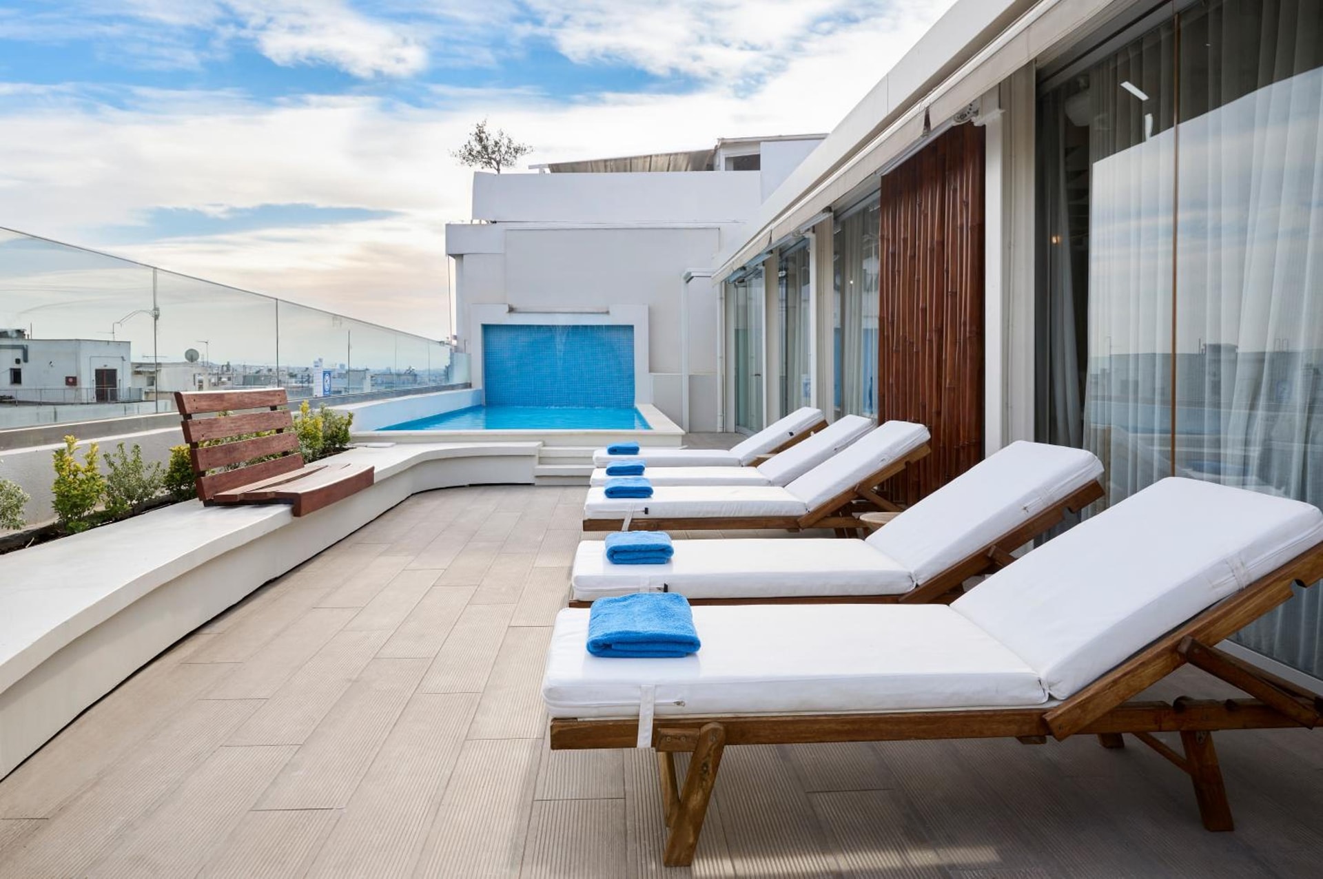 Zeus Essence Wyndham Athens Residence