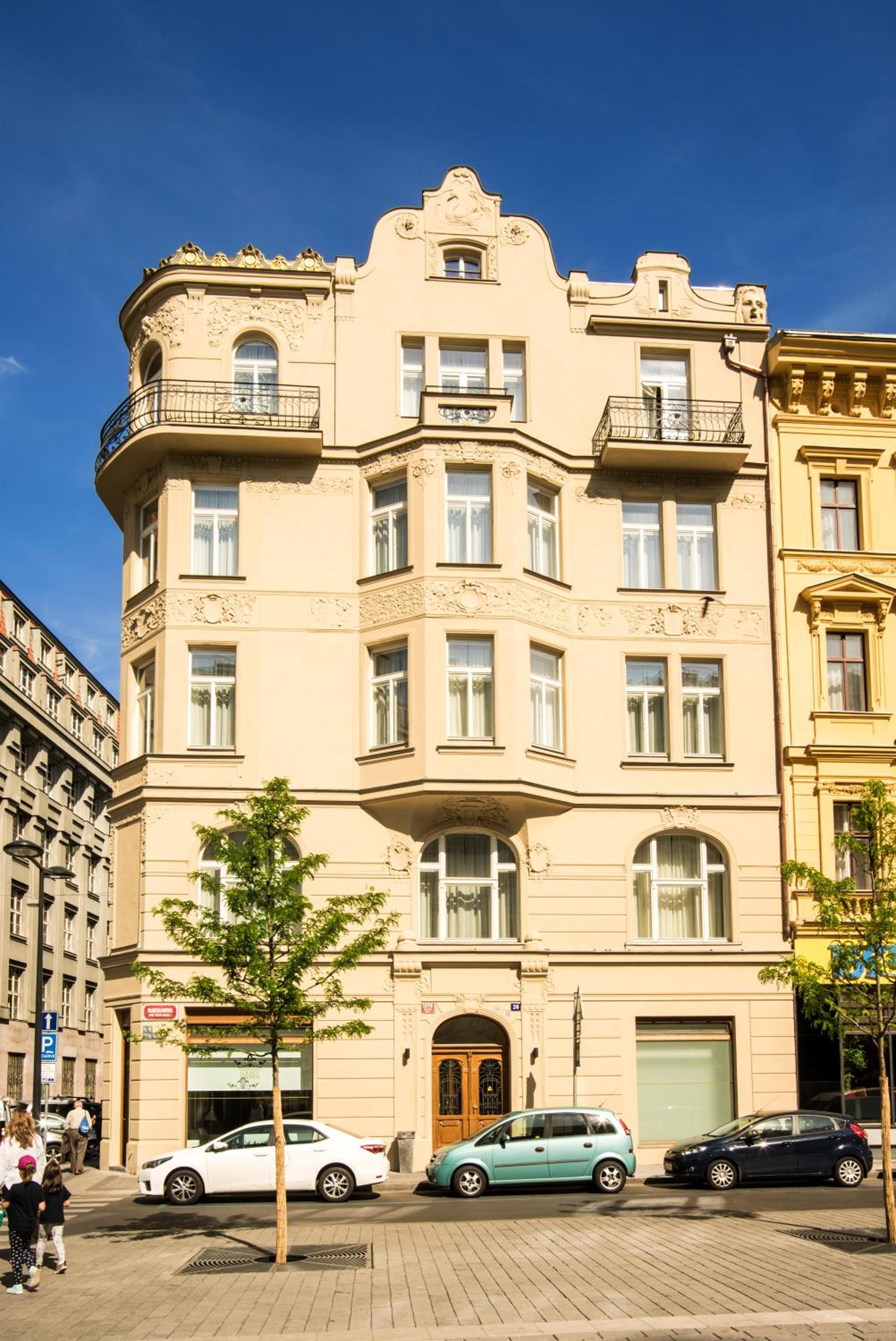 Hotel Golden Crown