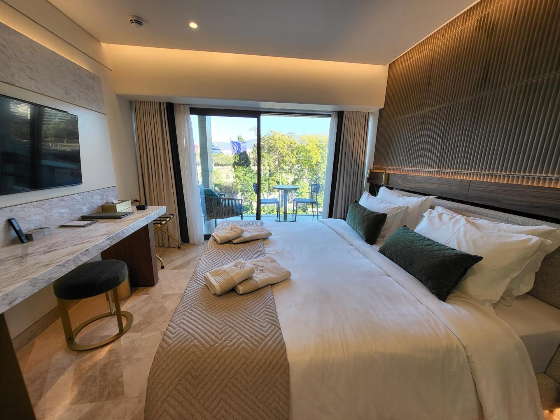 Anthology of Athens, The Leading Hotels of the World