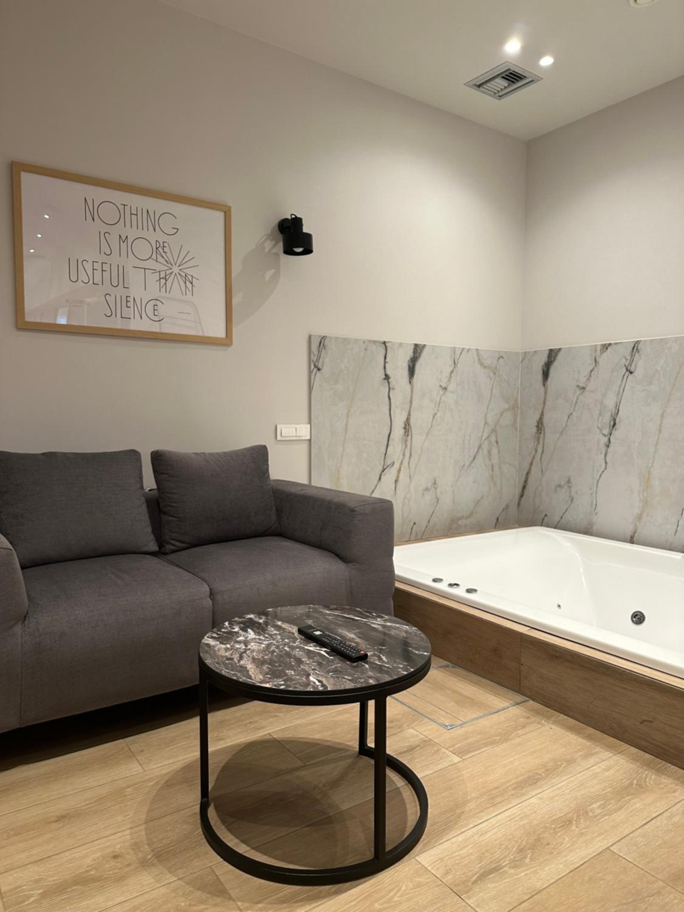Belle Athenes - Luxury Rooms at Monastiraki Railway Station