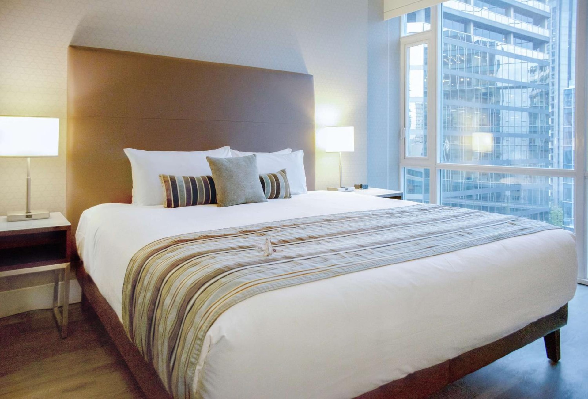 Coast Coal Harbour Vancouver Hotel by APA
