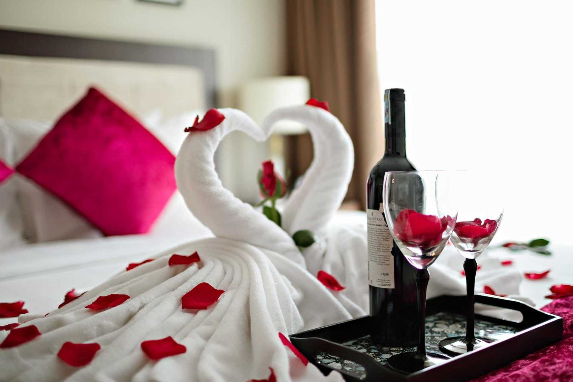 Golden Moon Suite Hotel & Travel