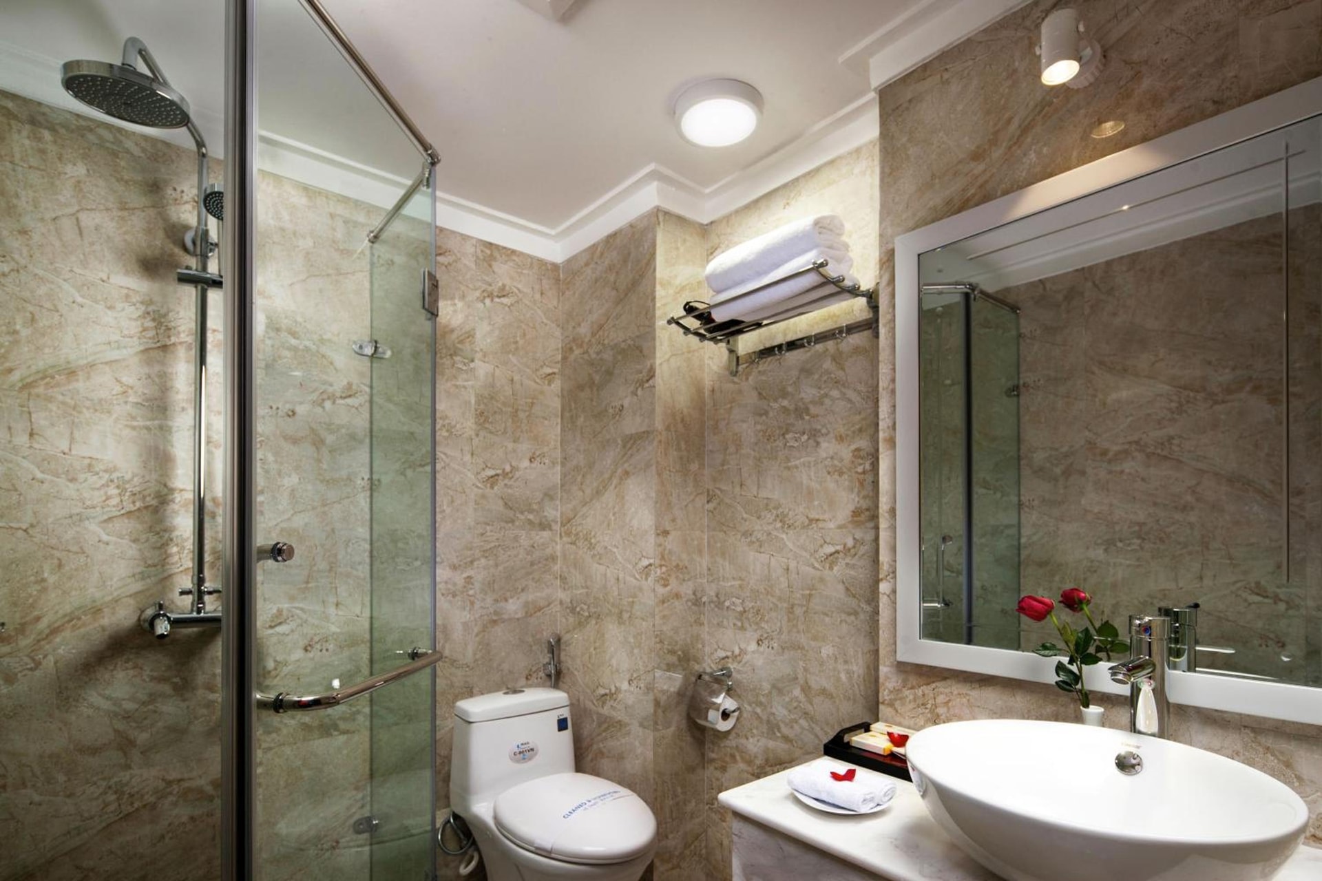 Golden Moon Suite Hotel & Travel