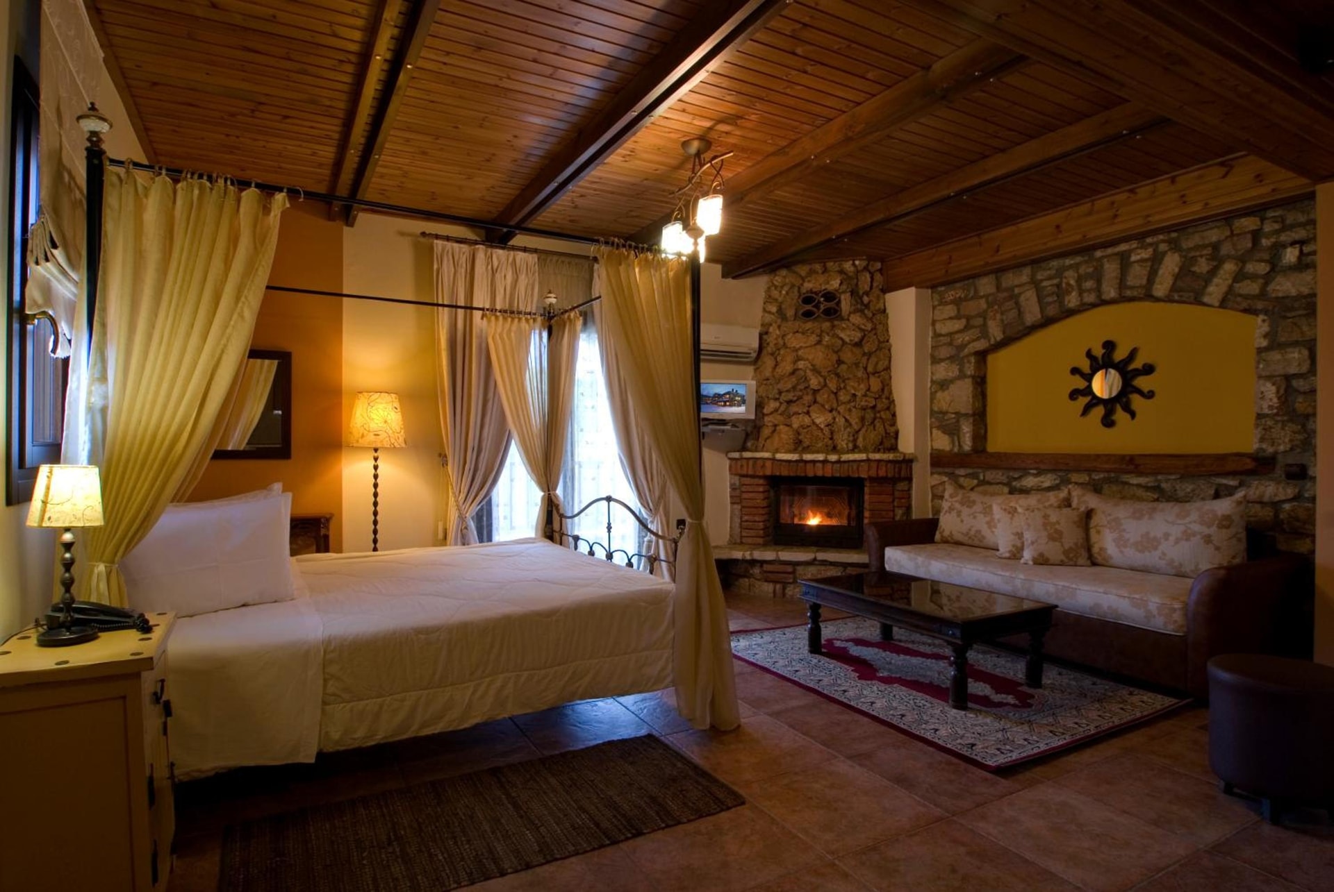 Aiolides Hotel