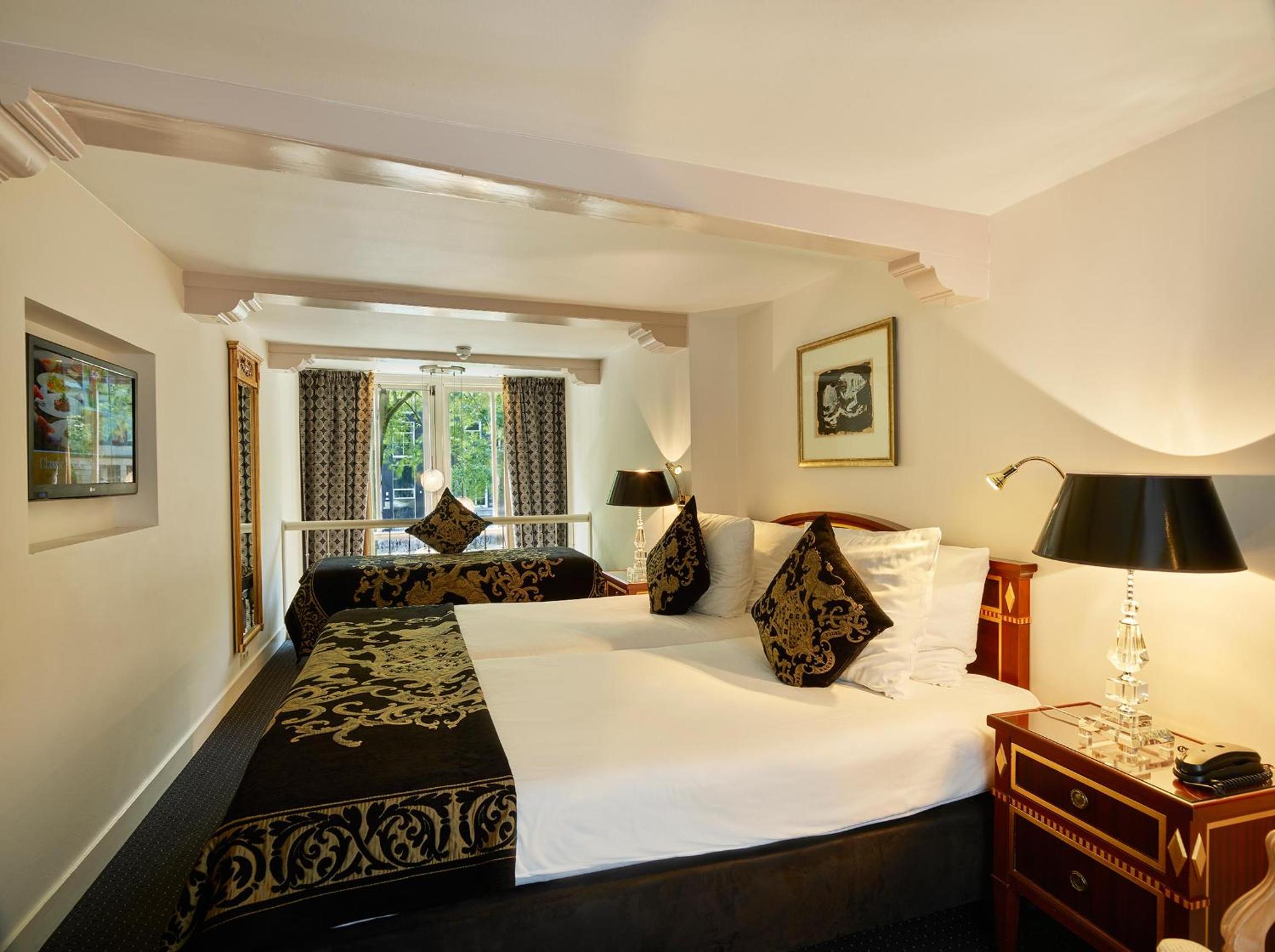 Ambassade Hotel