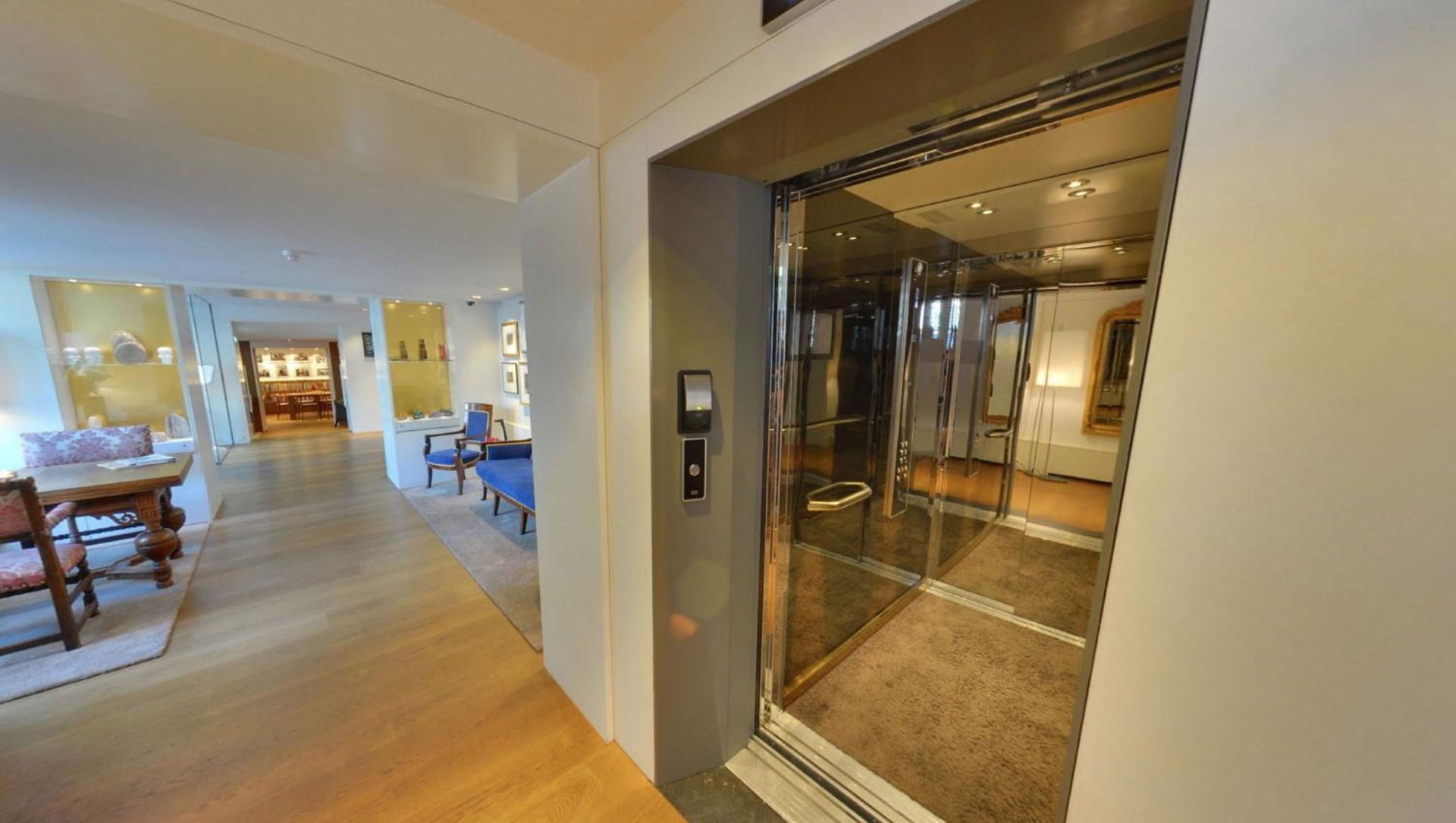 Ambassade Hotel