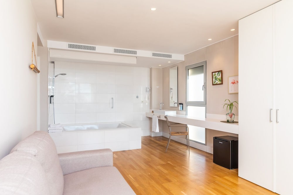 Meraki Beach Hotel - Adults Only