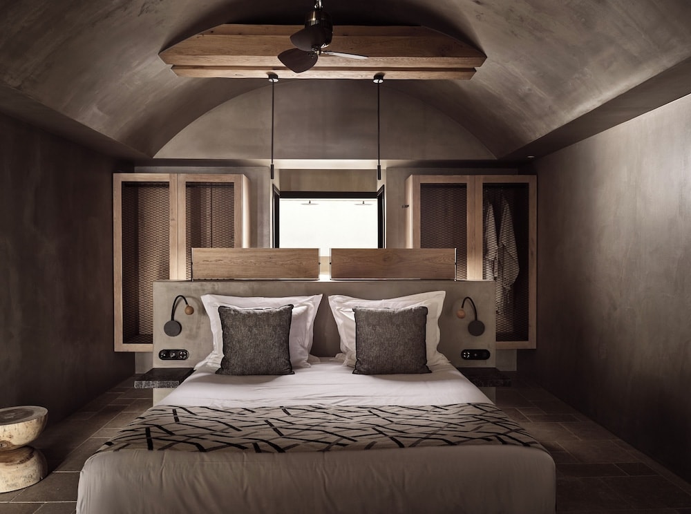 Acro Wellness Suites - Adults Only