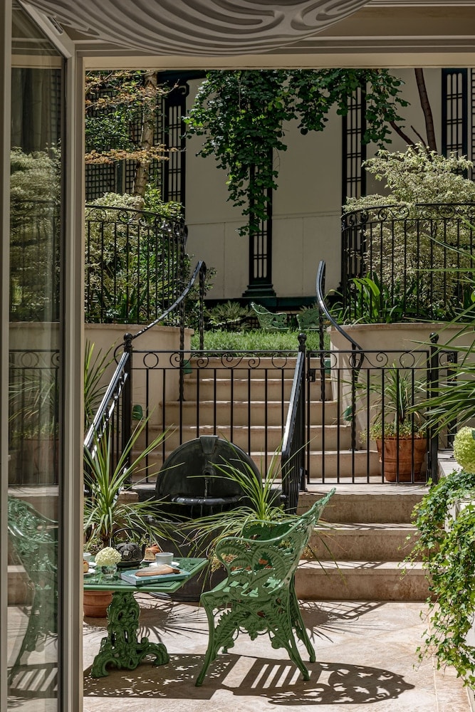 Saint James Paris - Relais & Chateaux