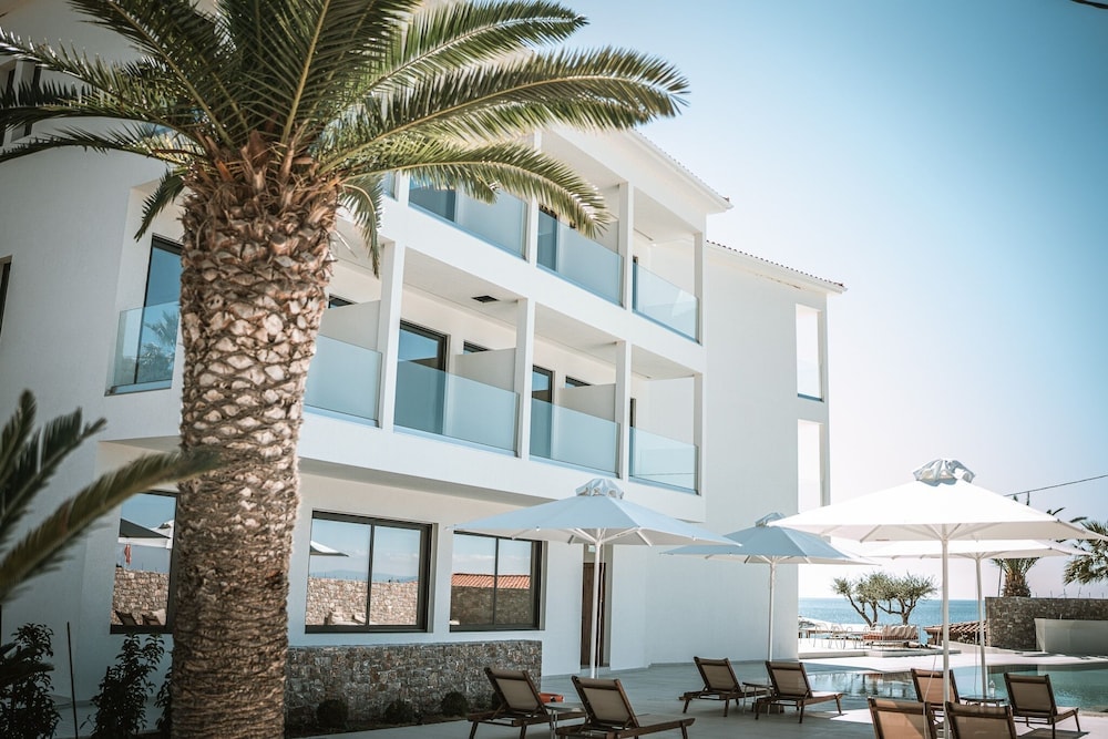 PHEIA, Vriniotis Resorts