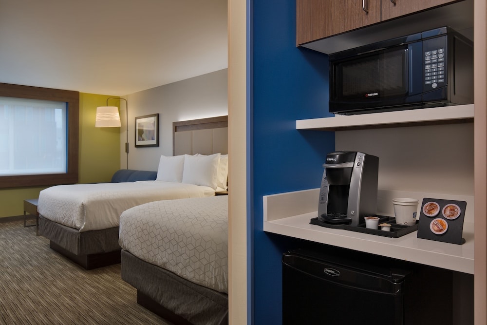 Holiday Inn Express & Suites Portland Airport - Cascade Stn by IHG