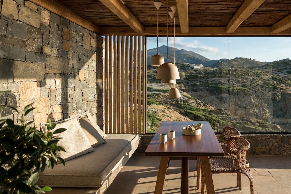 Acro Wellness Suites - Adults Only