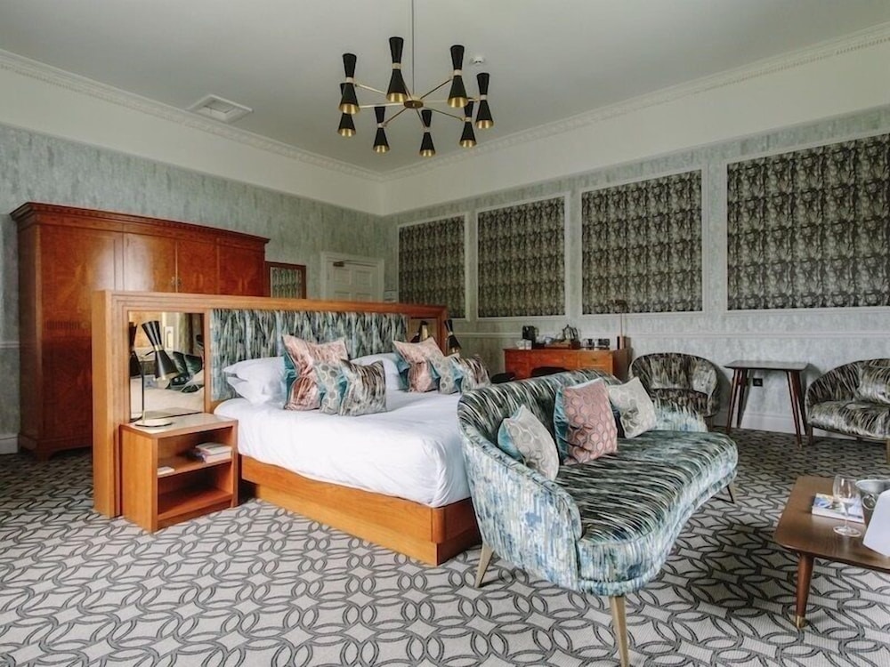 Storrs Hall Hotel