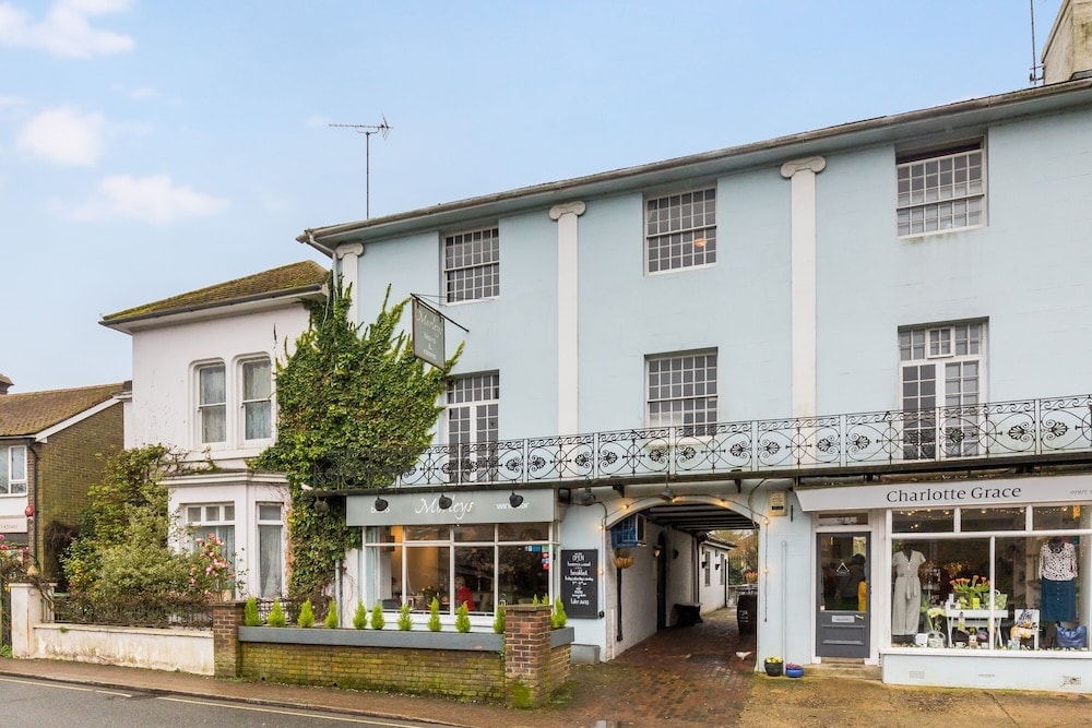 Morleys Bistro | By Huluki Sussex Stays