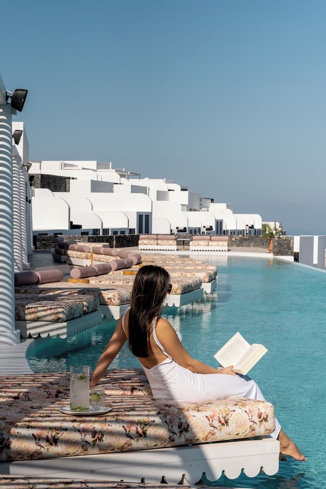 Cresanto Luxury Suites