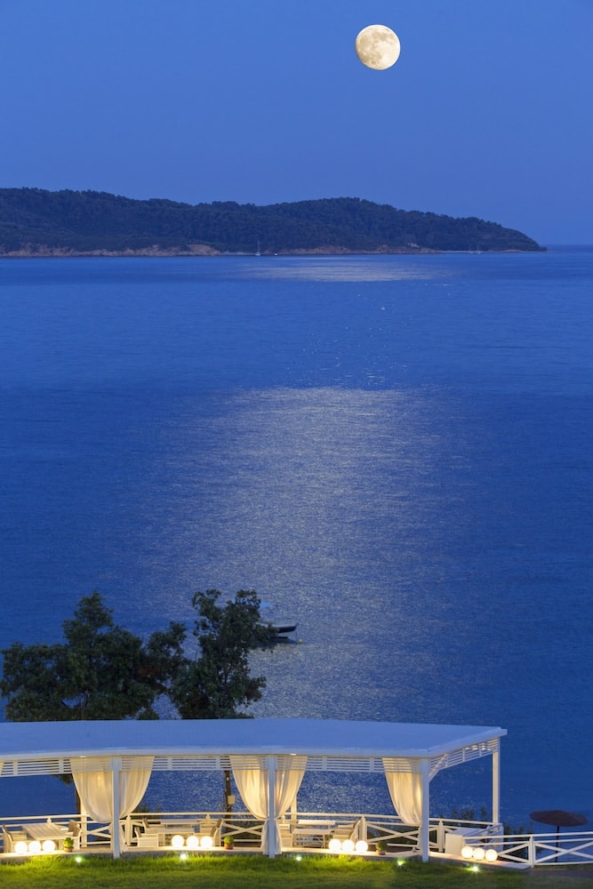 Kassandra Bay Resort, Suites & Spa