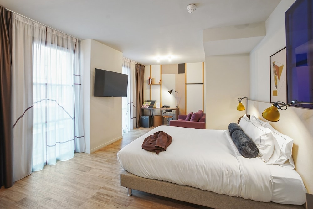 hotel room