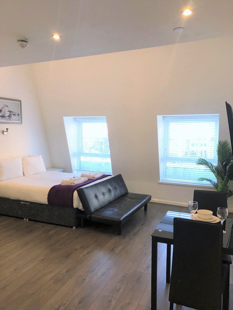 Fox House, Studio Apartments