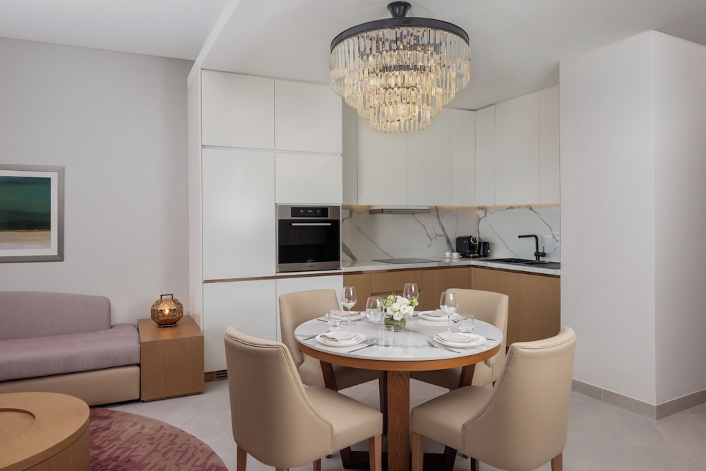 Hilton Dubai Creek Hotel & Residences