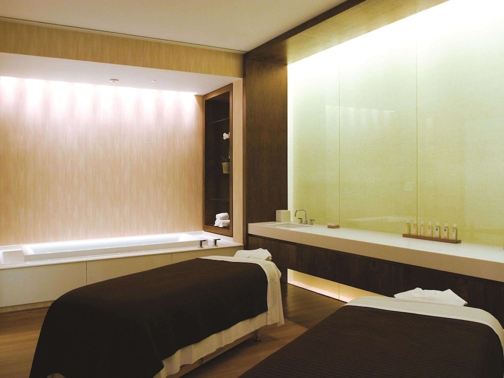 Fairmont Chicago at Millennium Park Gold Experience