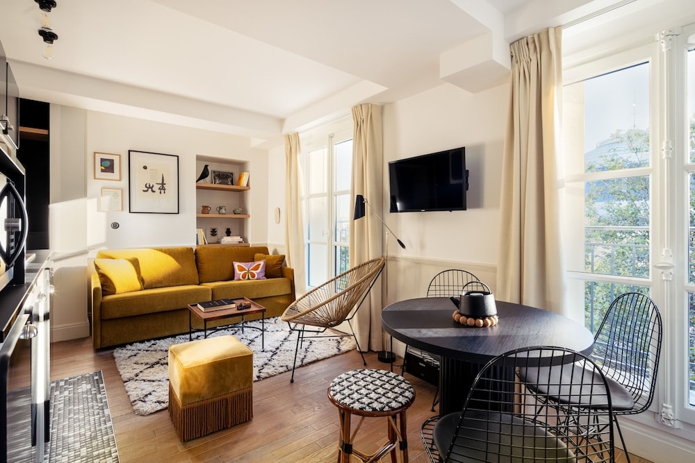 My Maison In Paris - Louvre