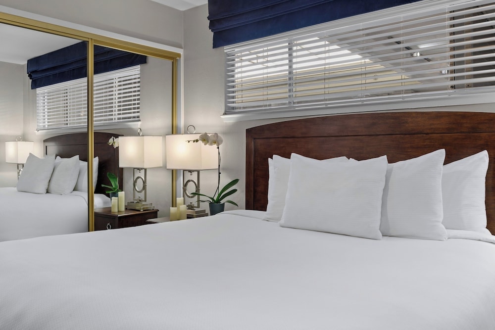 Suites At Fishermans Wharf