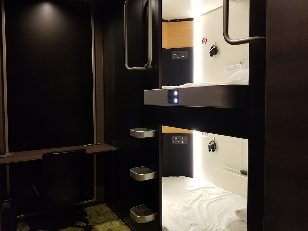 Glansit Akihabara Comfort Capsule Hotel