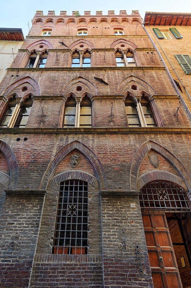 I merli di Ada, Siena, Italy