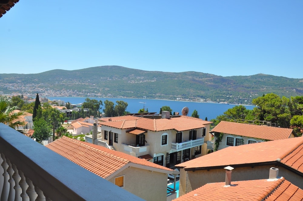 Ino Hotel & Suites