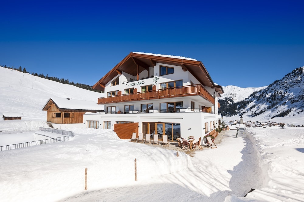 Hotel Schranz - Ski In & Ski Out