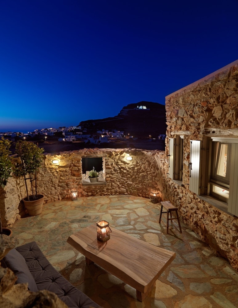 Themonies Luxury Suites