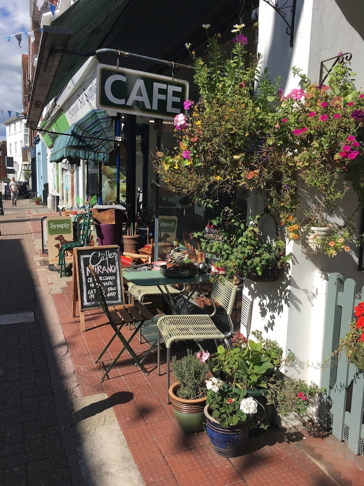 Morleys Bistro | By Huluki Sussex Stays