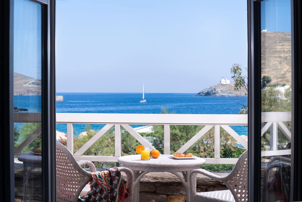 Porto Kea Suites