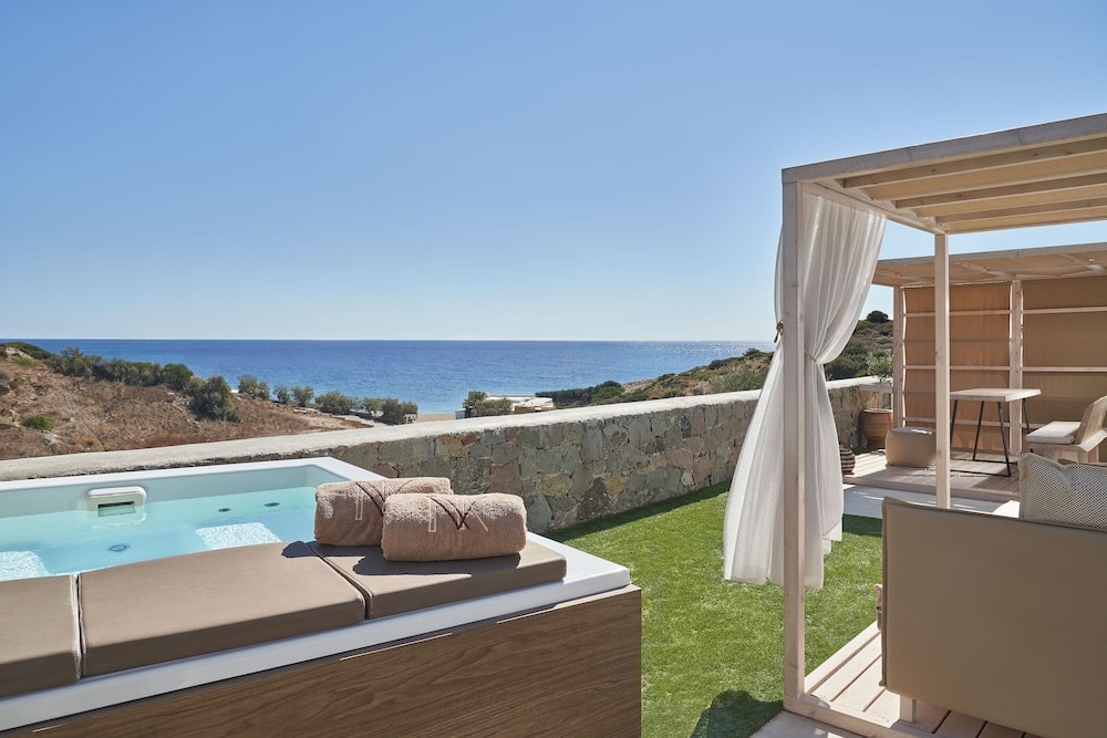 Volcano Luxury Suites Milos - Adults Only