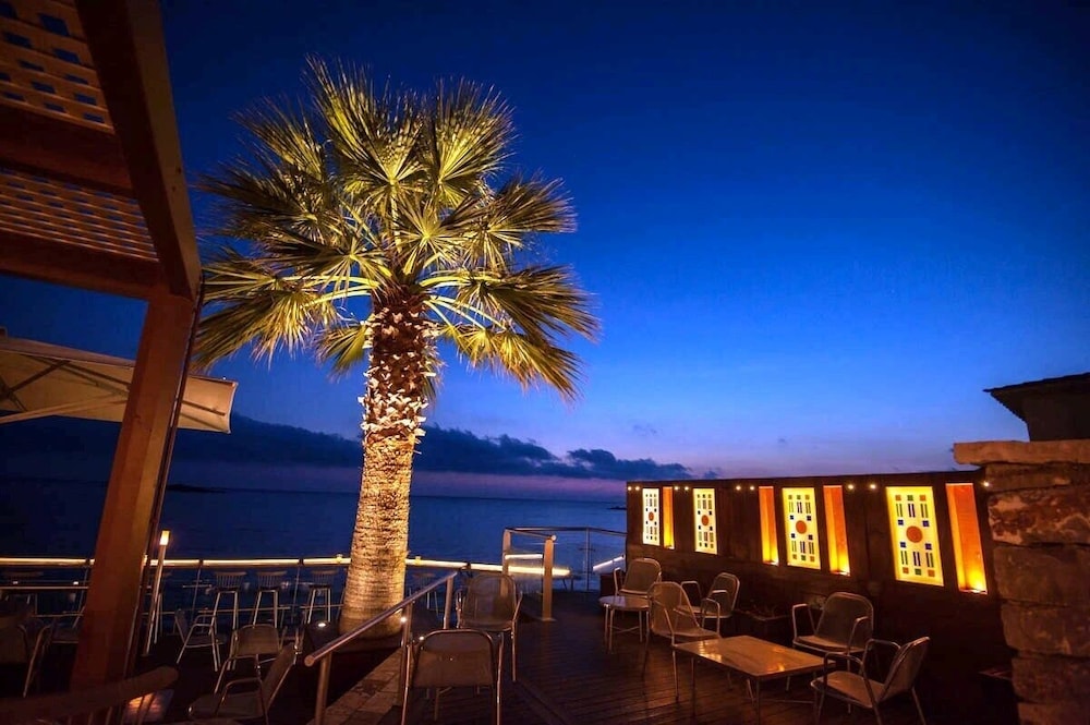 PHEIA, Vriniotis Resorts