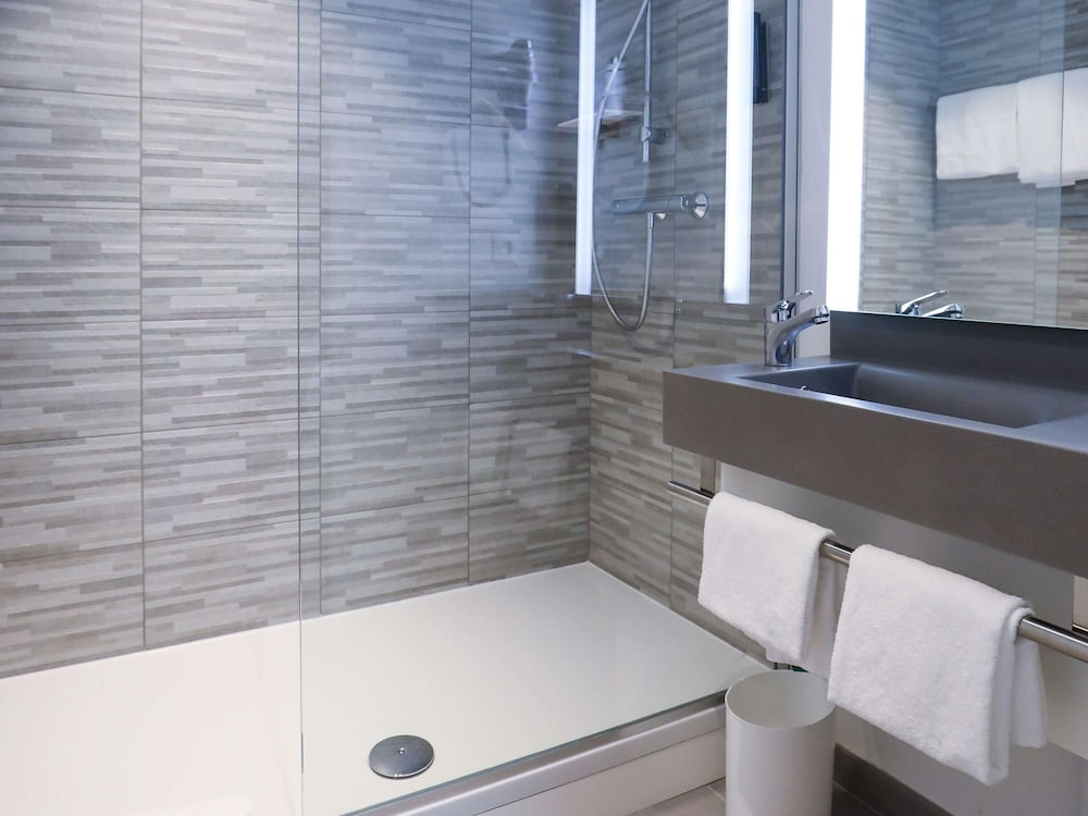 ibis Styles Puteaux Paris La Defense