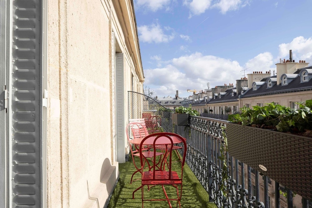 Hôtel Bradford Elysées – Astotel