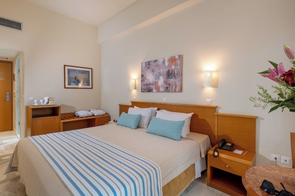 Minos Hotel