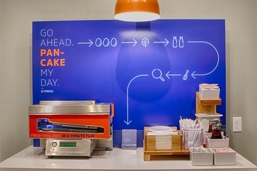 Holiday Inn Express & Suites Portland Airport - Cascade Stn by IHG